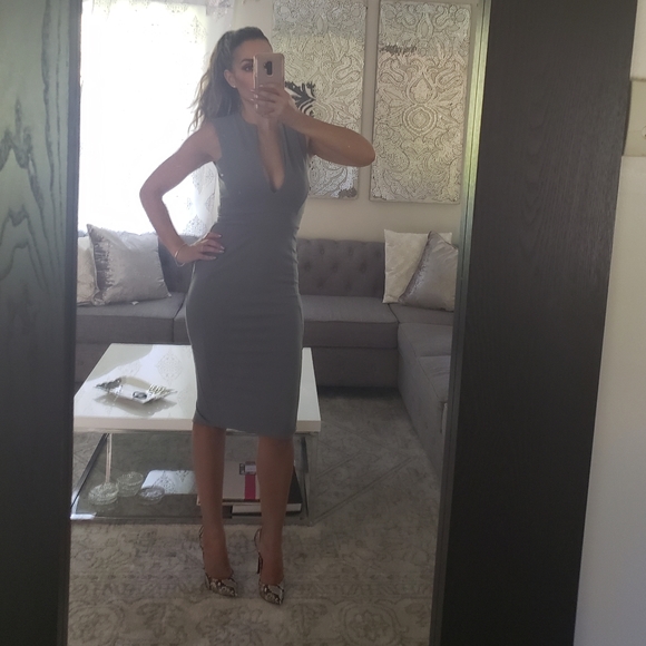 Maisie Stuctured V-Neck Midi Dress - Picture 2 of 6